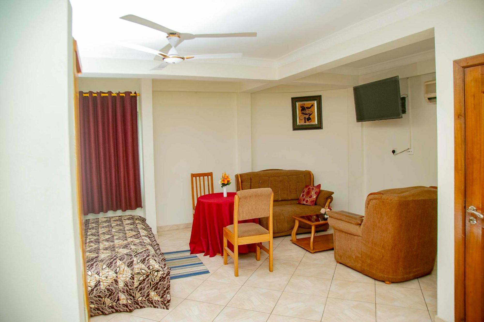Brookvale Hotel Weija Ngoại thất bức ảnh