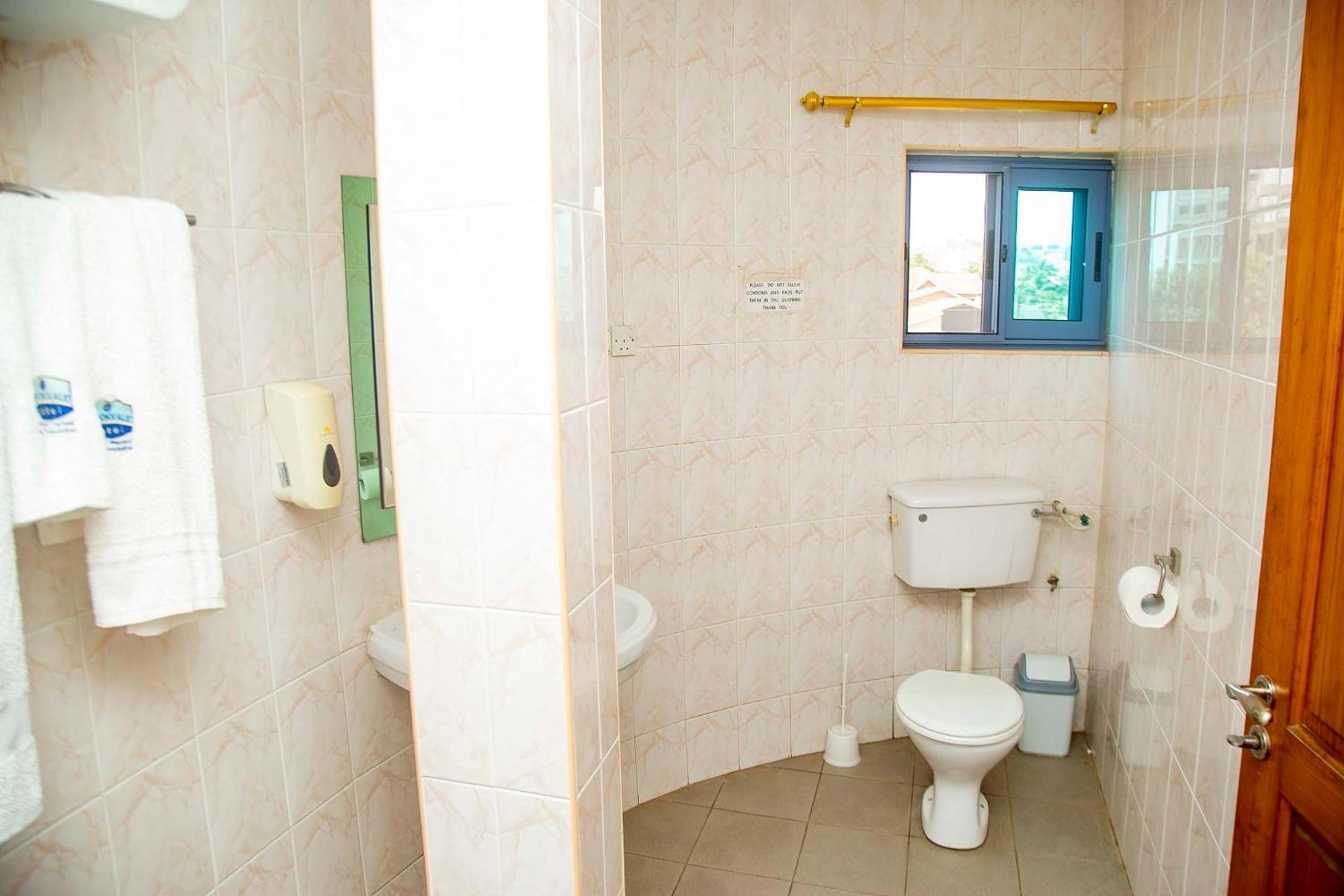 Brookvale Hotel Weija Ngoại thất bức ảnh