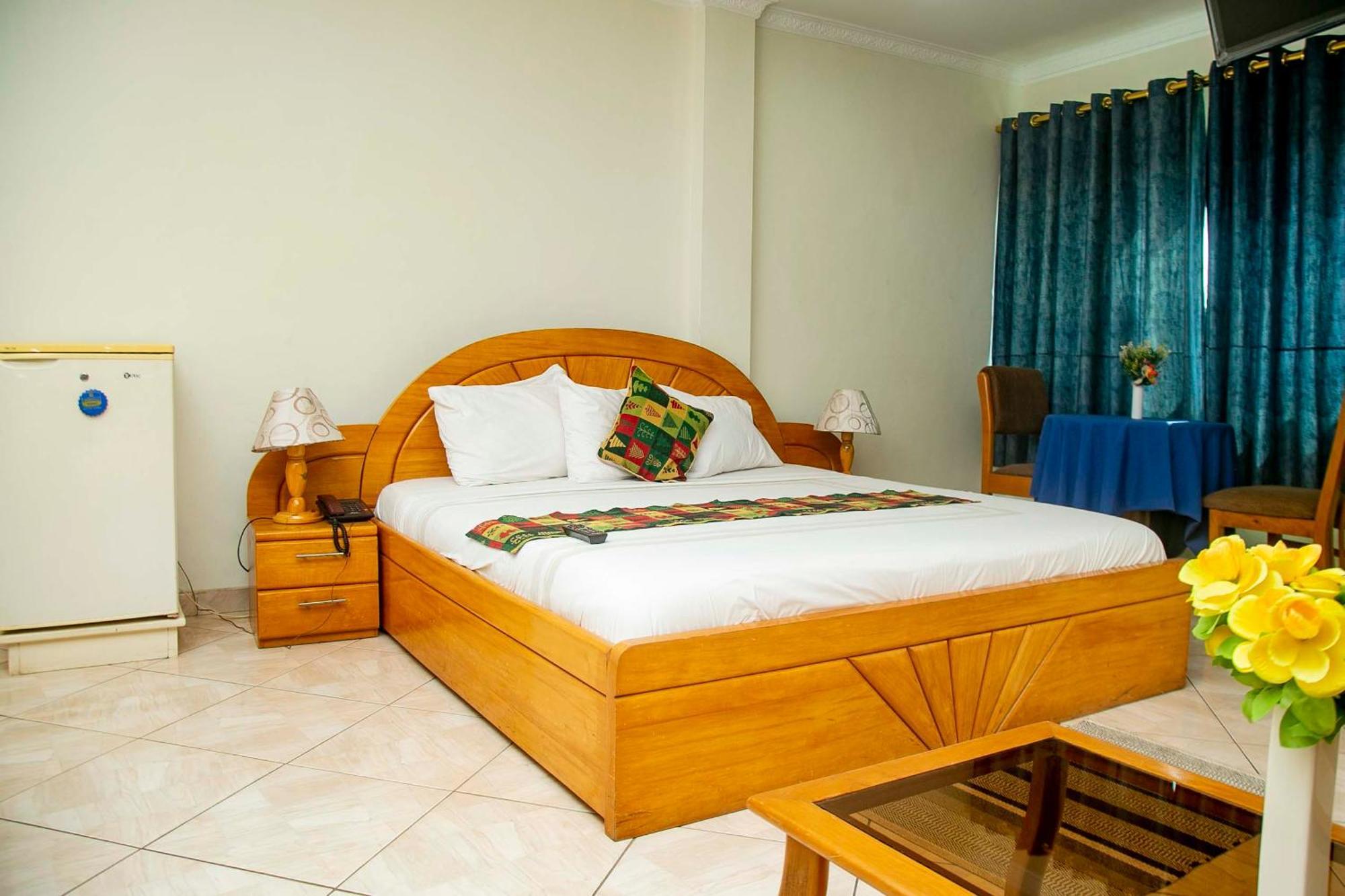 Brookvale Hotel Weija Ngoại thất bức ảnh