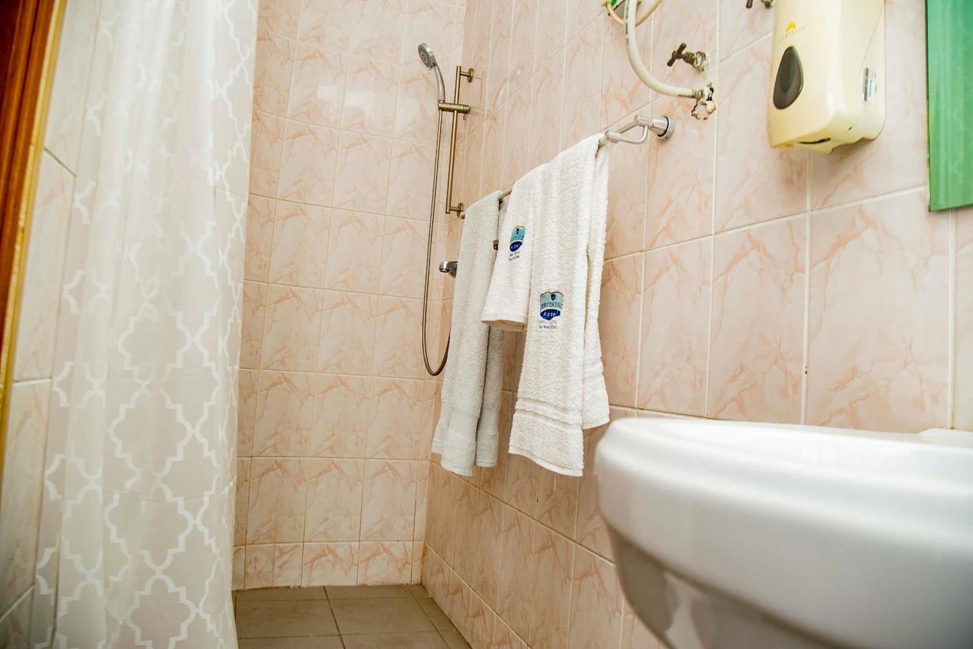 Brookvale Hotel Weija Ngoại thất bức ảnh