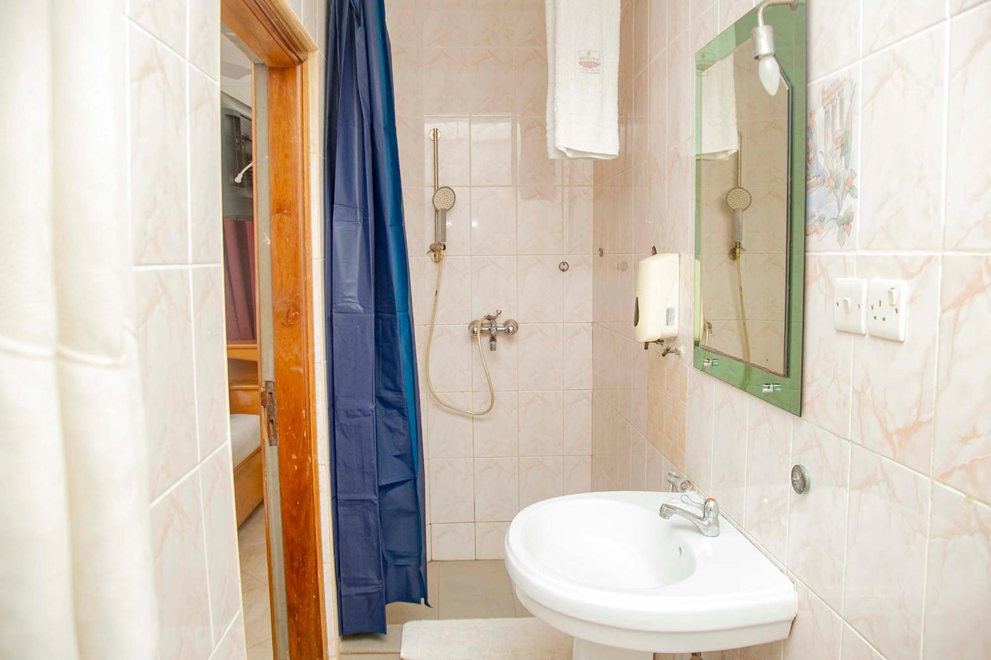 Brookvale Hotel Weija Ngoại thất bức ảnh