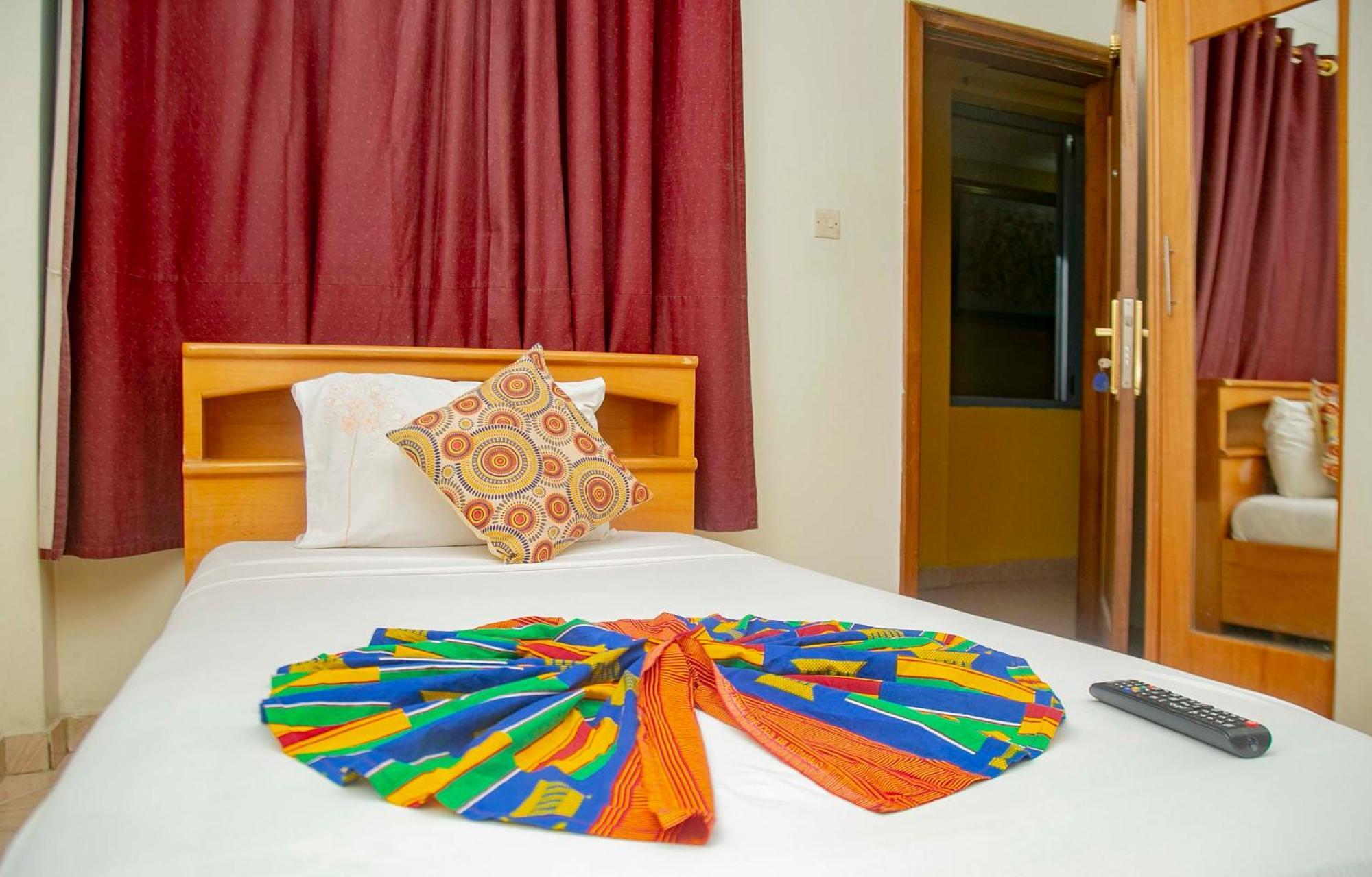 Brookvale Hotel Weija Ngoại thất bức ảnh