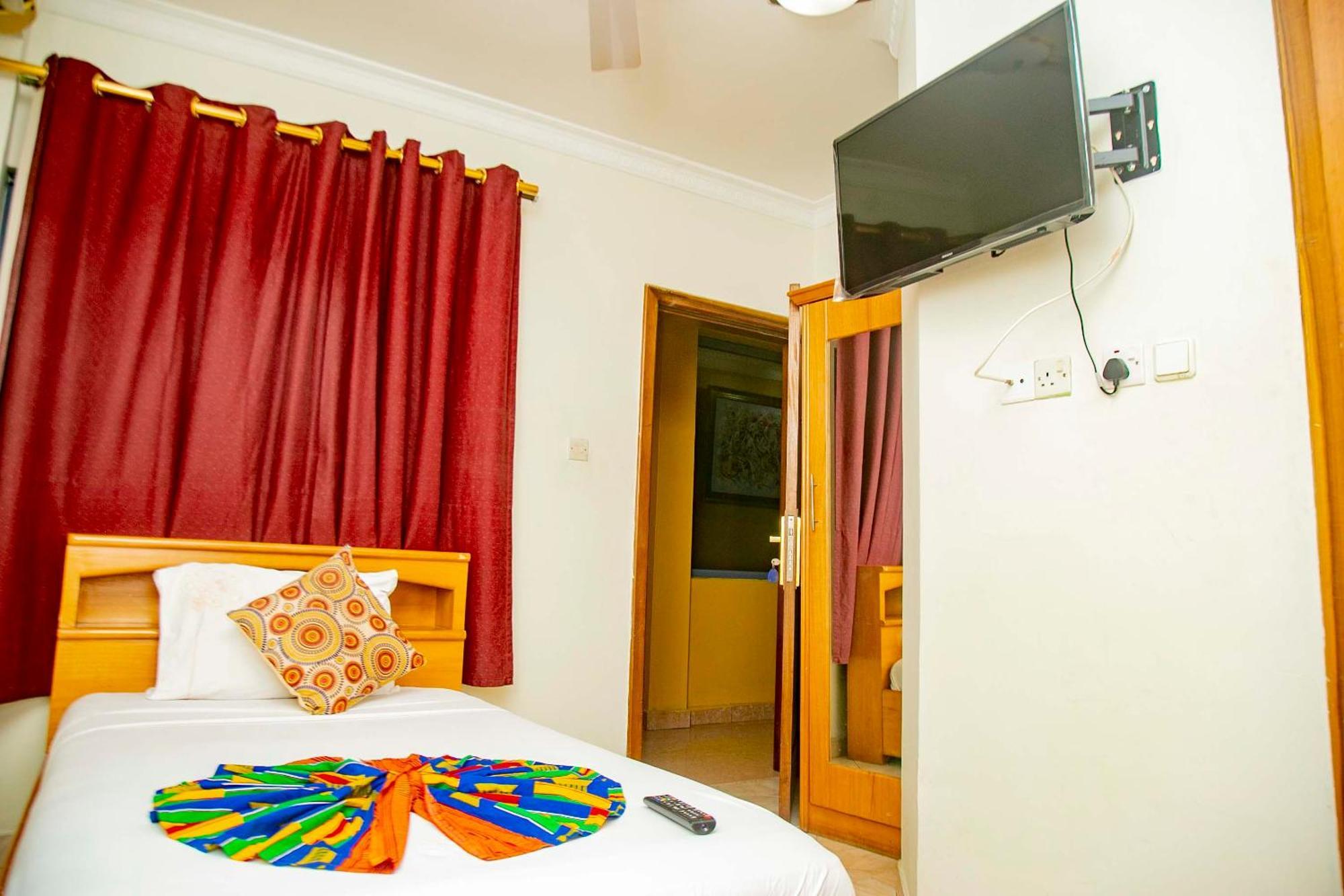Brookvale Hotel Weija Ngoại thất bức ảnh