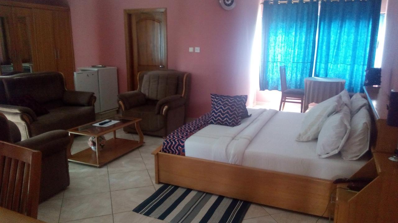 Brookvale Hotel Weija Ngoại thất bức ảnh
